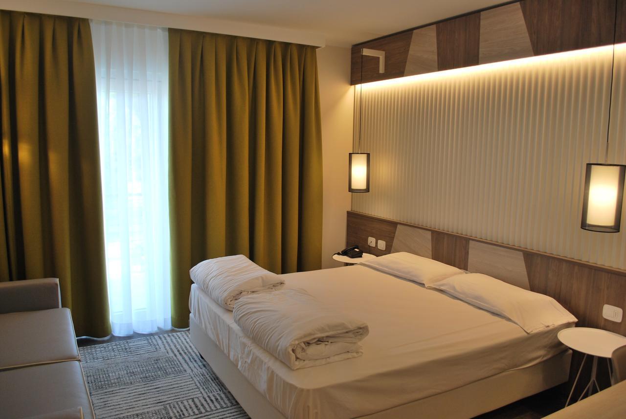 Hotel Europa Гарда Экстерьер фото