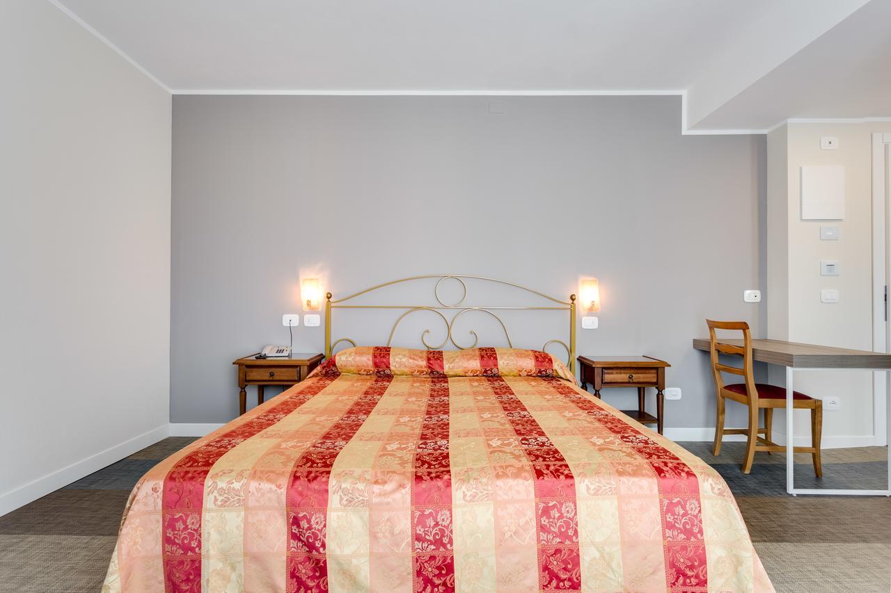 Hotel Europa Гарда Экстерьер фото